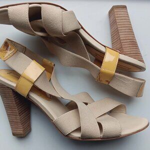 "Banana Republic" beige sandals